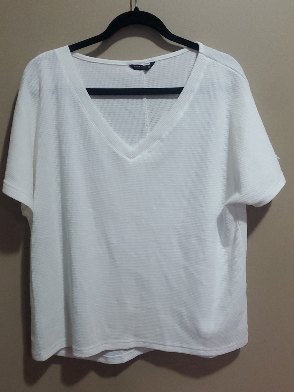 Shein Curve V-Neck Short Sleeve Top in White Size 1XL